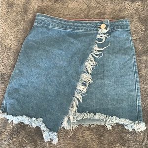 Short jean skirt